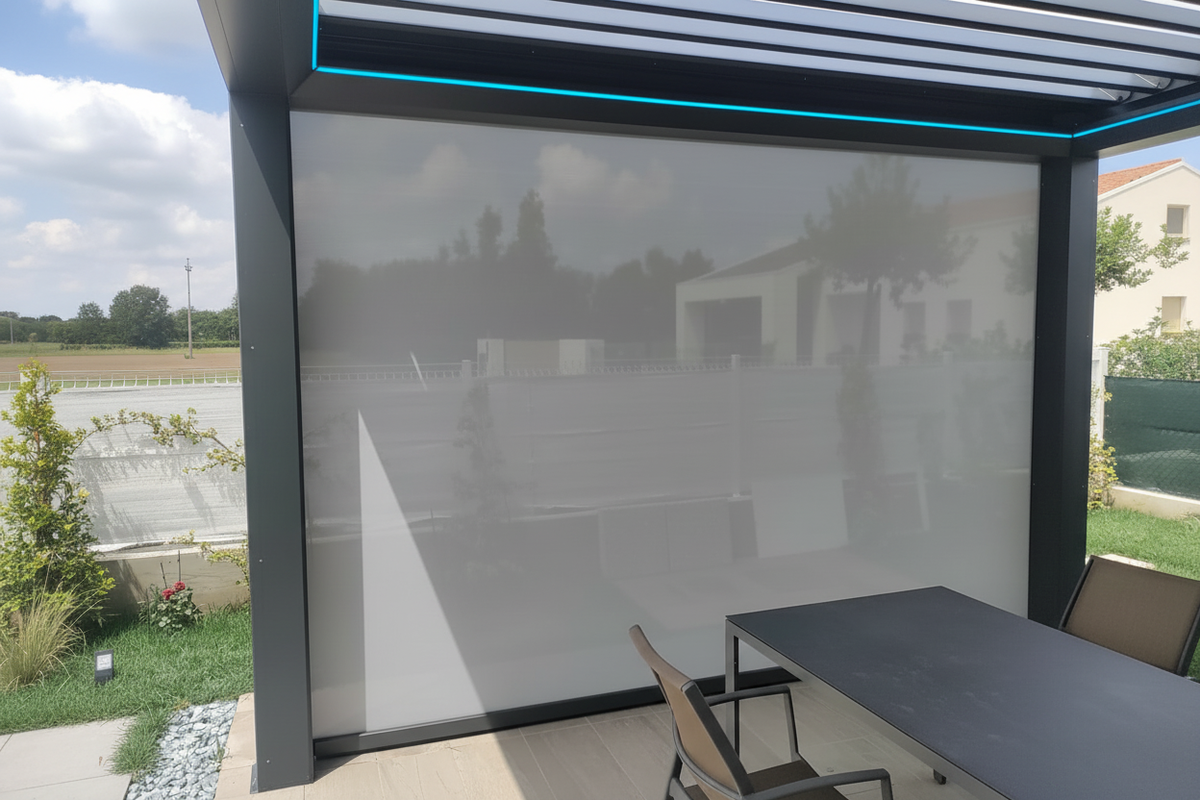 Tende Zip: Protezione dal Vento e dalla Pioggia per Portico, Pergola e Serramento