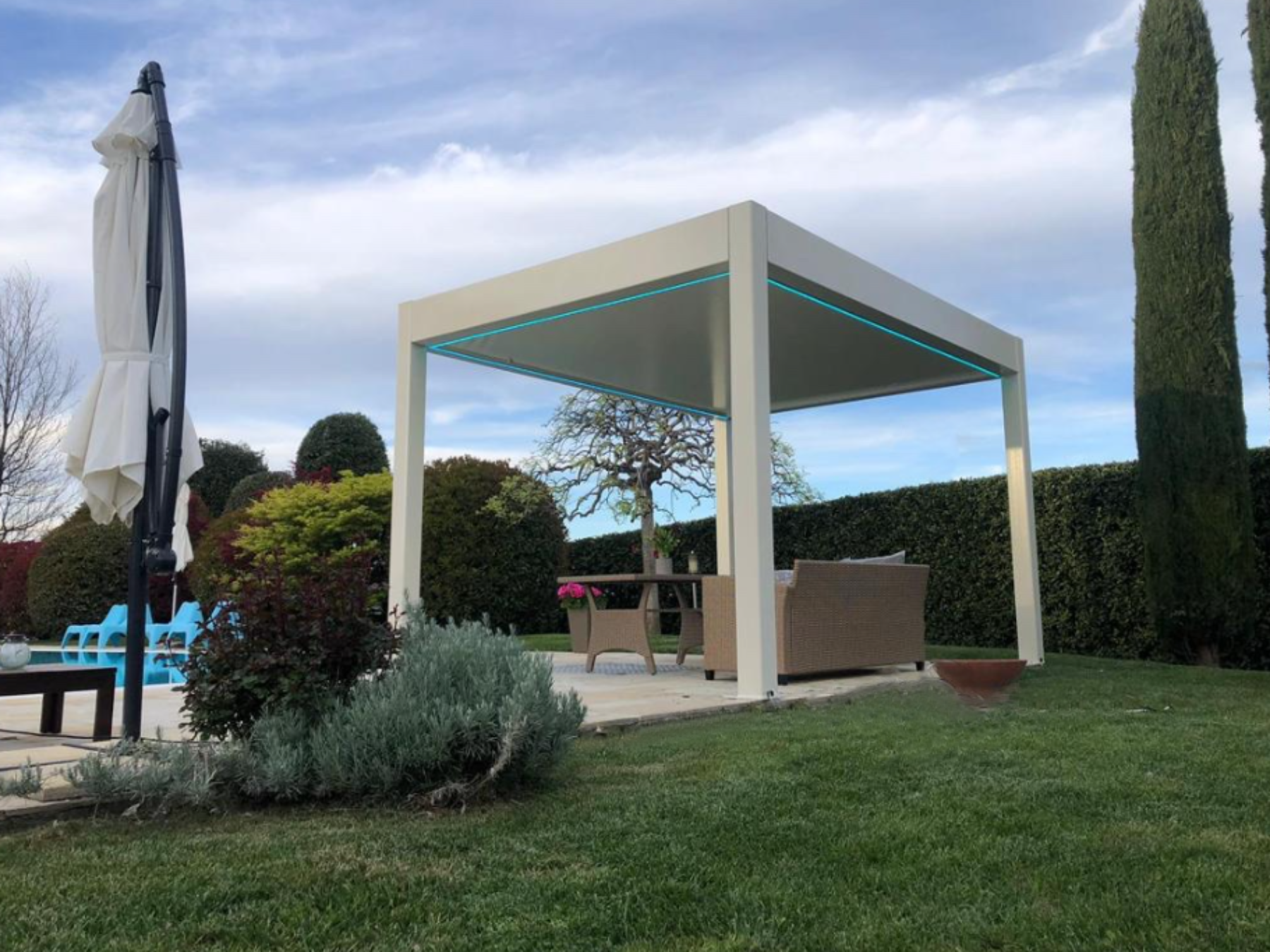 EOLINEA - Pergola con pannelli coibentati