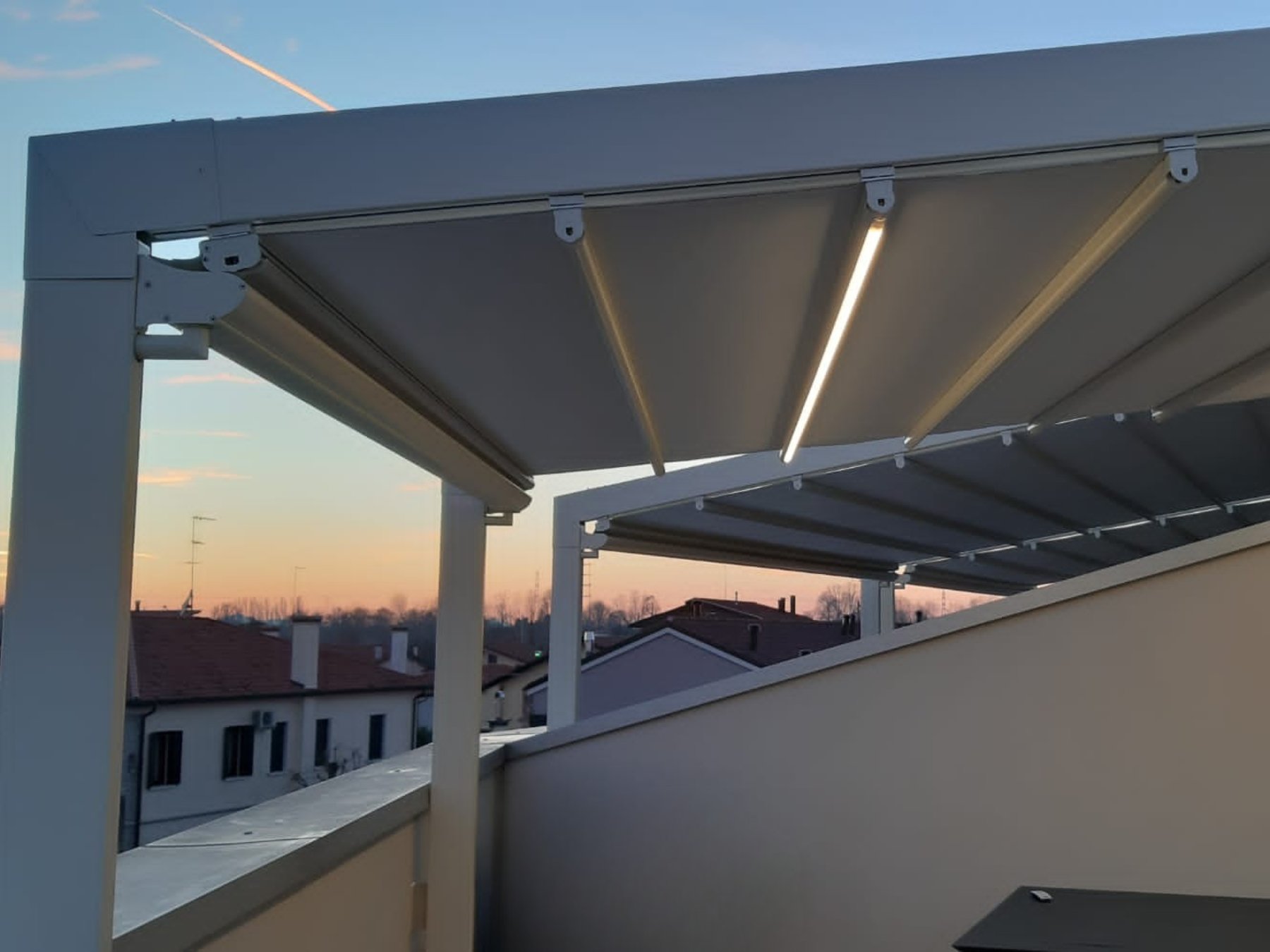 FLEXIA - Pergola Addossata con Telo Retraibile