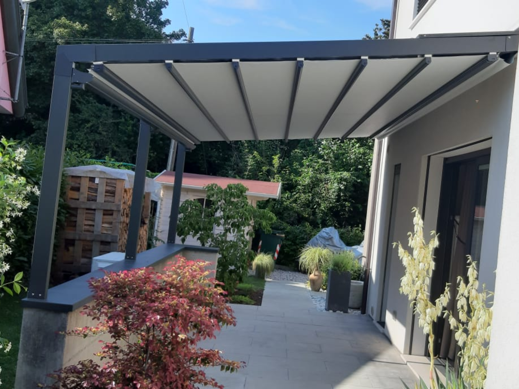 FLEXIA - Pergola Addossata con Telo Retraibile