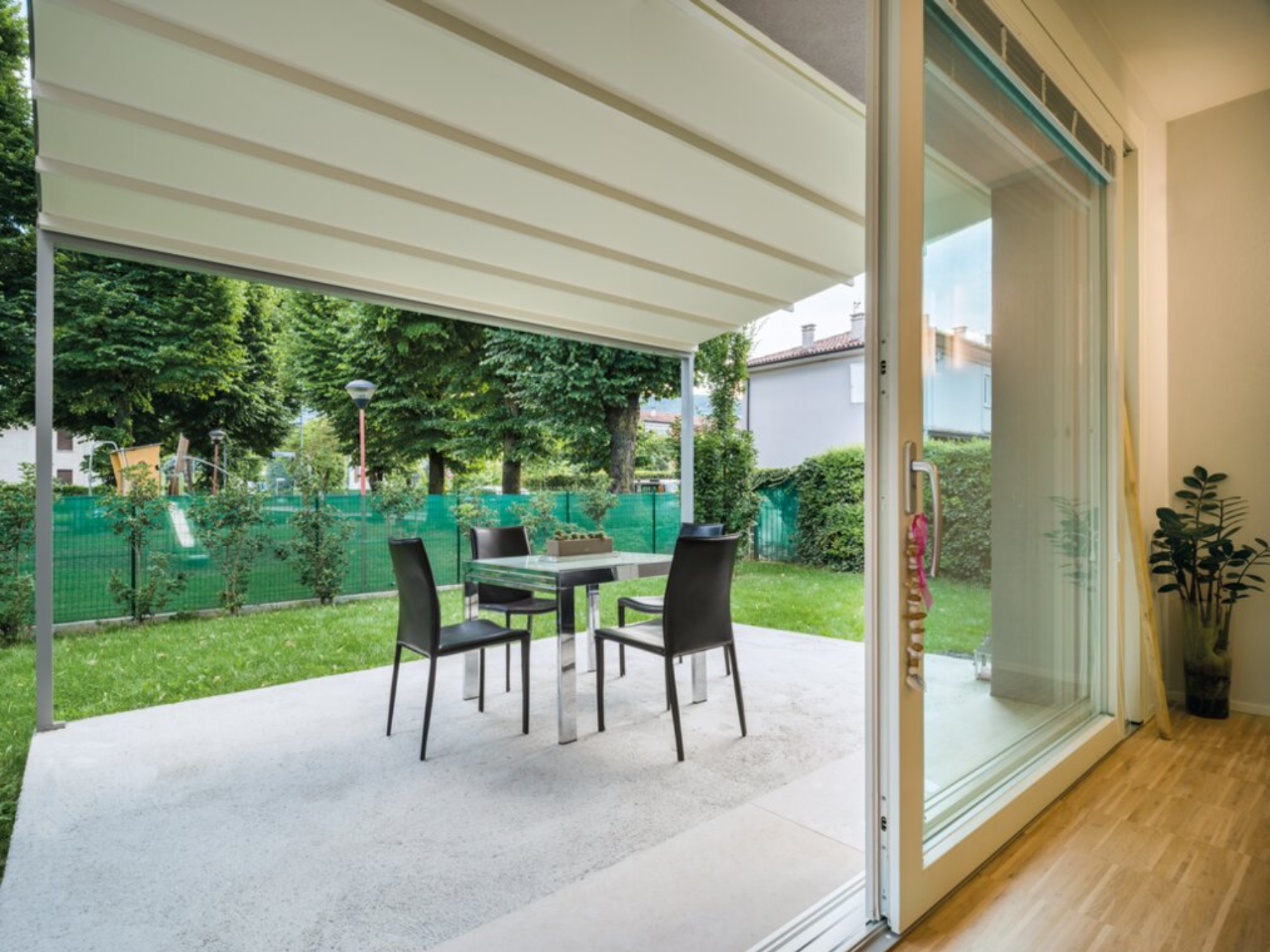 JEANS – Pergola Addossata con Telo Retraibile