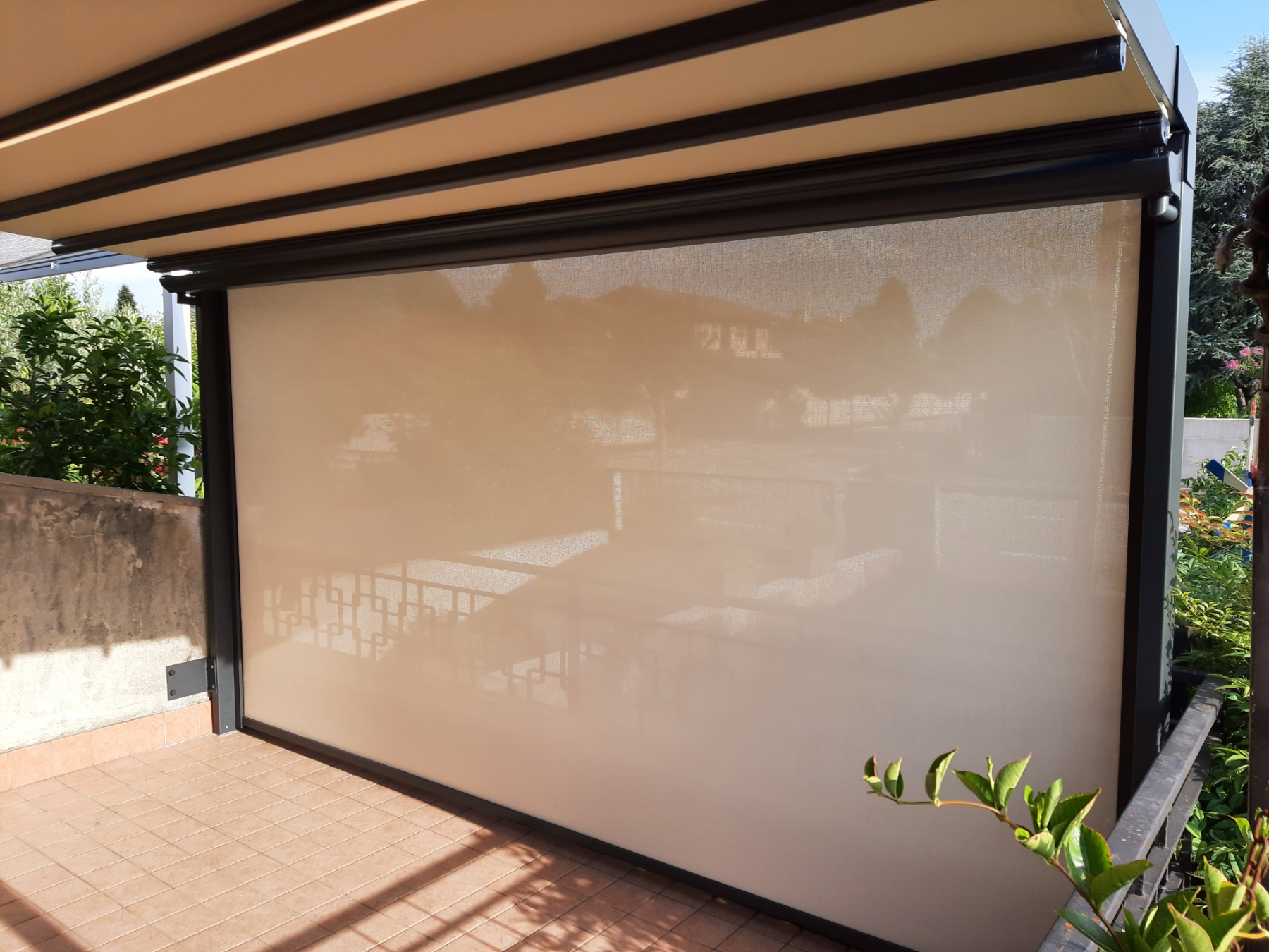 FLEXIA - Pergola Addossata con Telo Retraibile