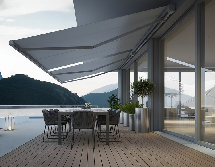 Terrazza con tenda a braccia e nuovo arredo
